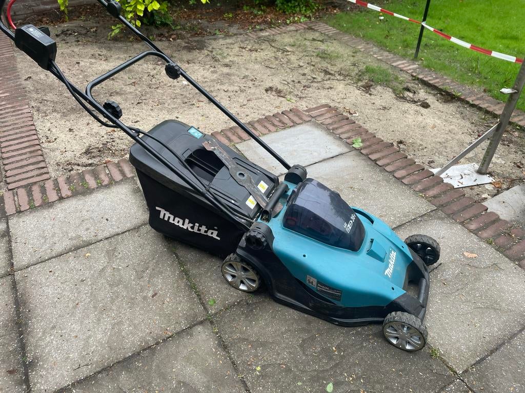 Makita DLM431 Accu Grasmaaier (excl. accu's en lader), Ophalen, Cirkelmaaier, Gebruikt, Accu-grasmaaier