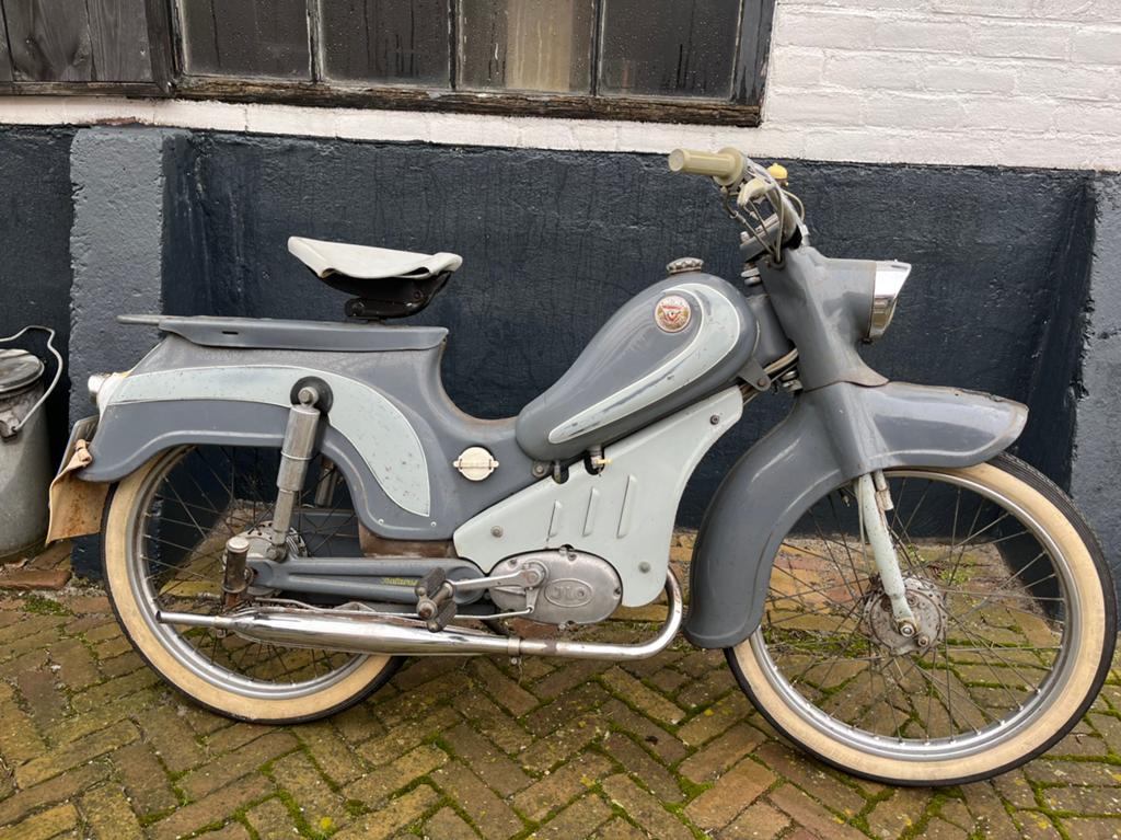 Batavus tour 1957, Fietsen en Brommers, Brommers | Oldtimers, Ophalen, Batavus