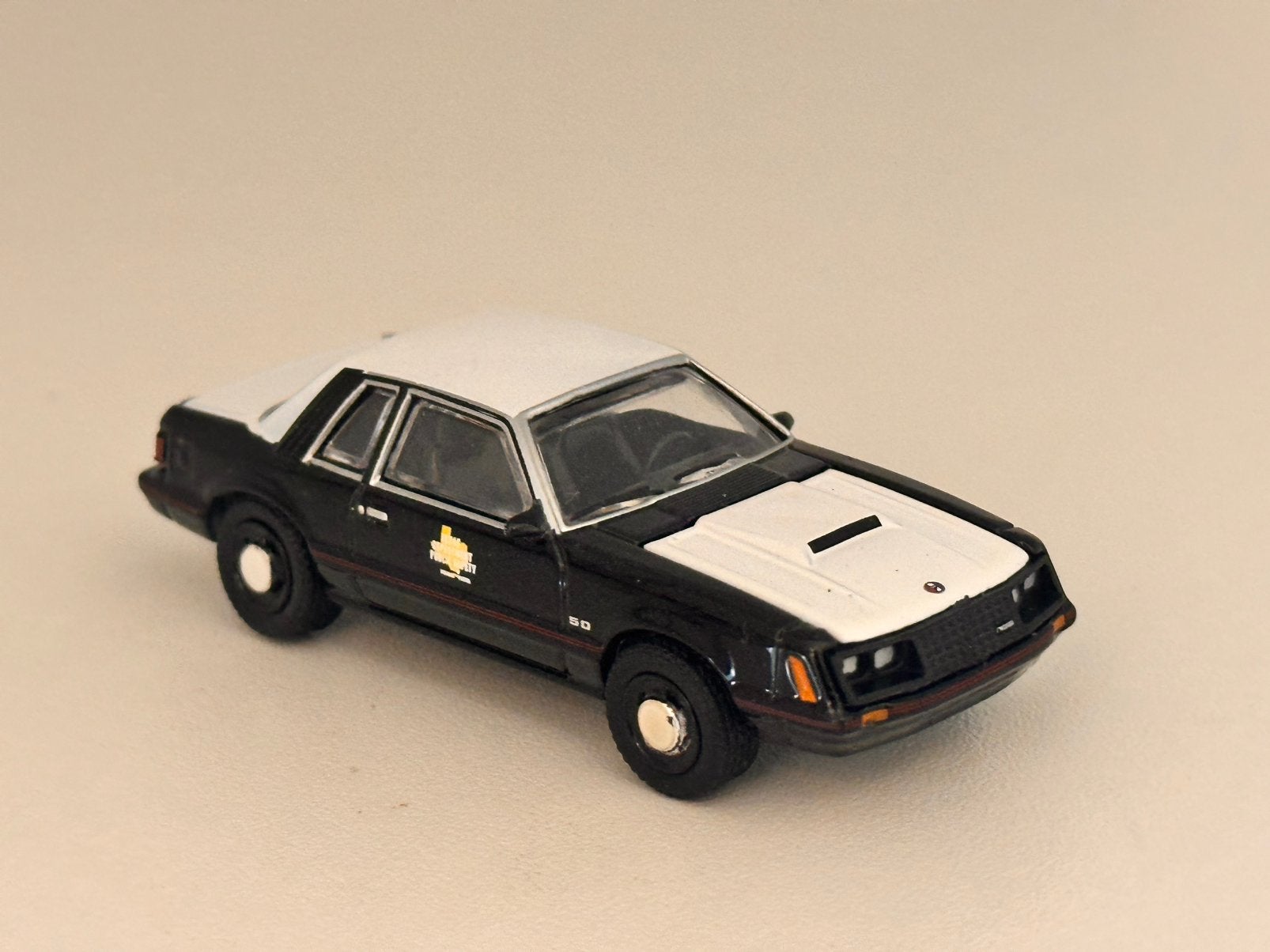 Greenlight 1:64 - 1982 Ford Mustang SSP Texas HP, Ophalen of Verzenden, Zo goed als nieuw, Auto