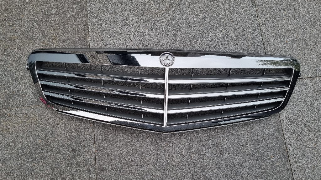 Mercedes C klasse W204 S204 elegance grill 2007 tot 2011, Gebruikt, Voor, Mercedes-Benz, Ophalen of Verzenden