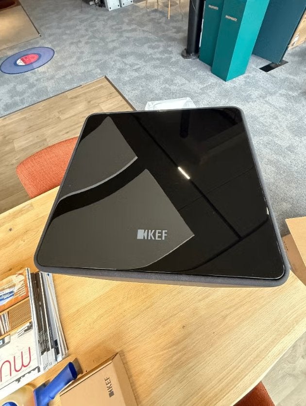 KEF Kube 12 MIE Subwoofer | B-Stock (Goede Staat) | Garantie, 150 watt of meer, Subwoofer, Ophalen of Verzenden, Zo goed als nieuw