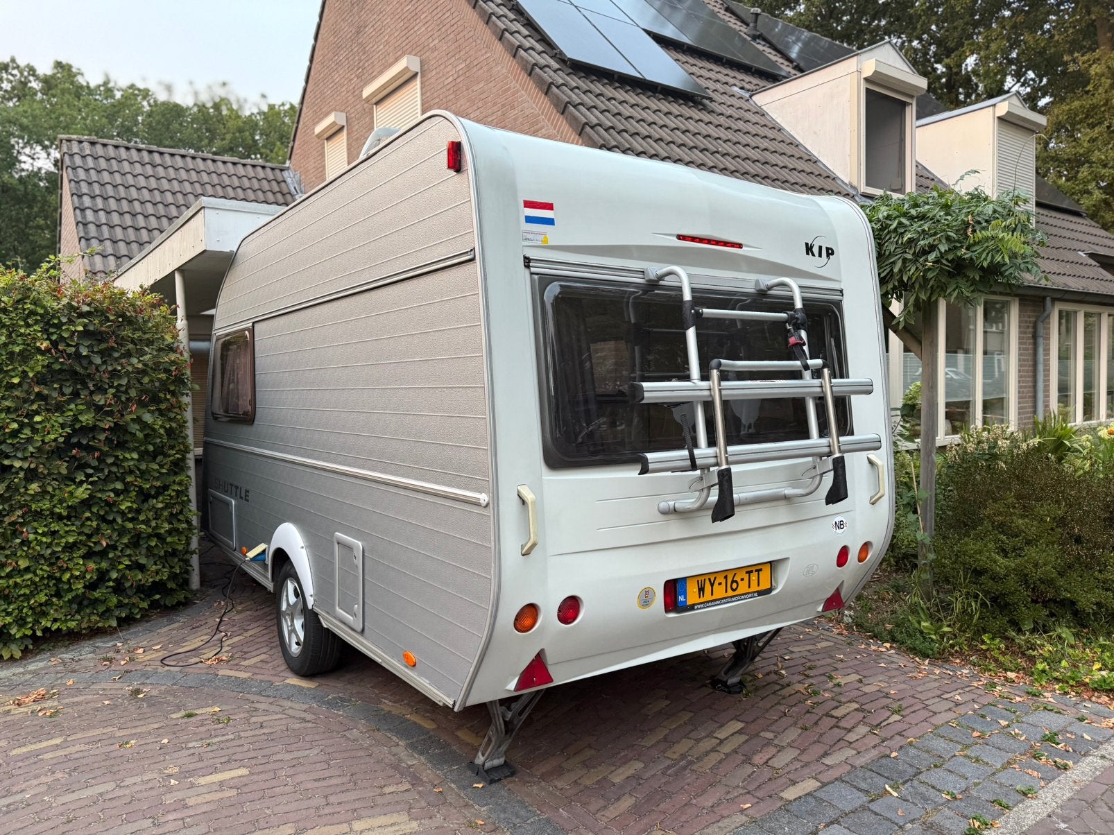 Kip shuttle 41T met Leveler, Mover, voortent, luifel etc, Kip, Treinzit, Particulier, Kachel