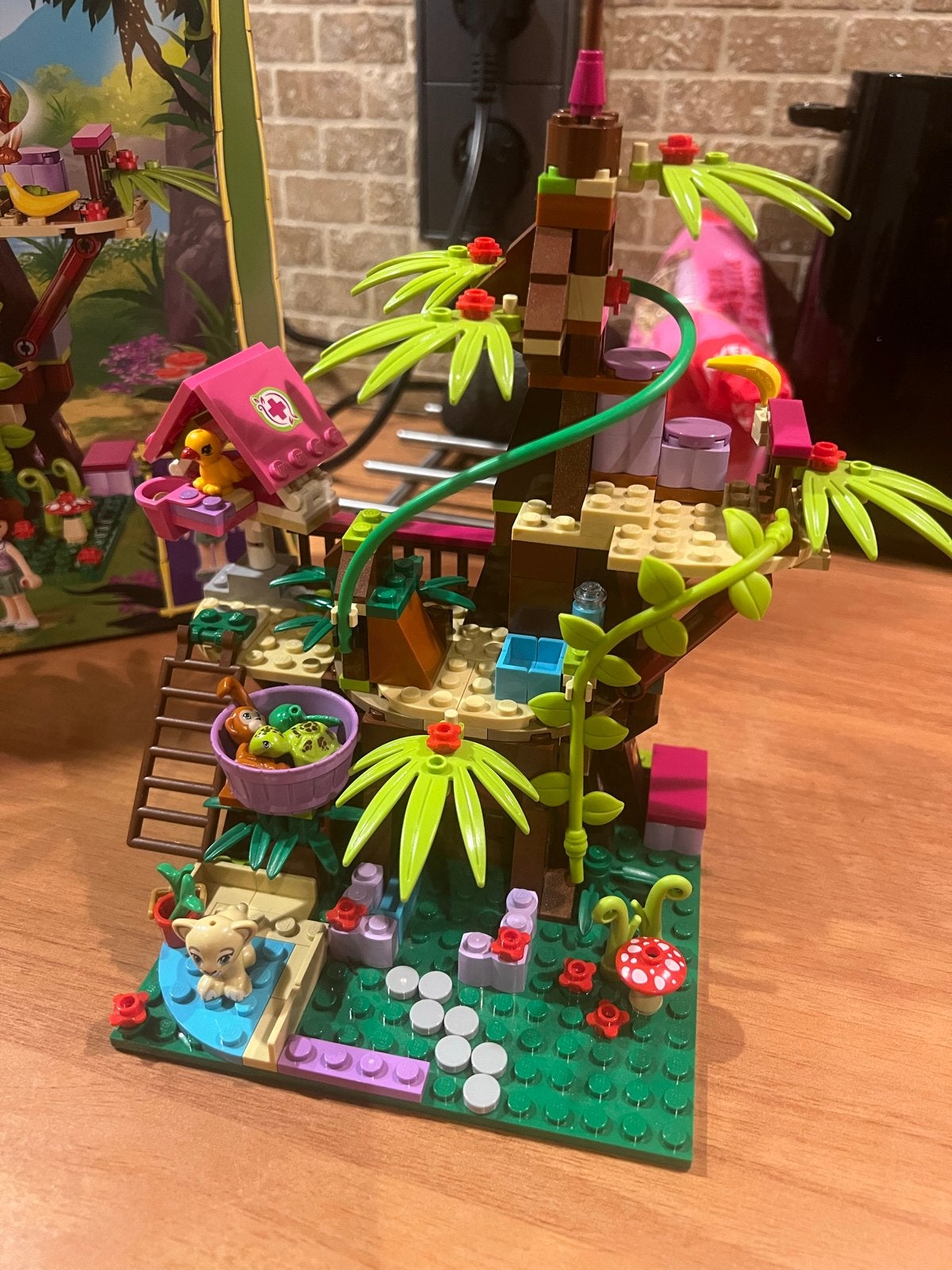 Lego Friends Mia's Boomhut 41059 - Compleet met doos en boek, Lego, Friends, Ophalen of Verzenden, Zo goed als nieuw