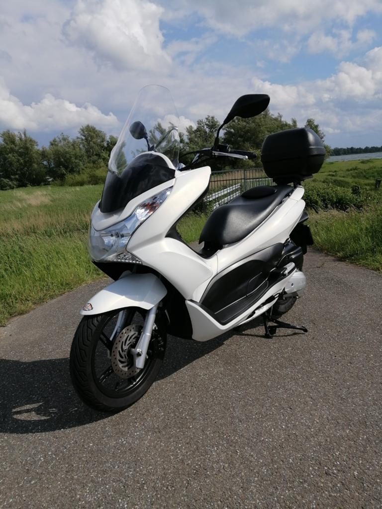 Honda PCX125 uit 2011. Zeer zuinig in verbruik., Motoren, Motoren | Honda, Scooter, Gebruikt, Particulier, 125 cc