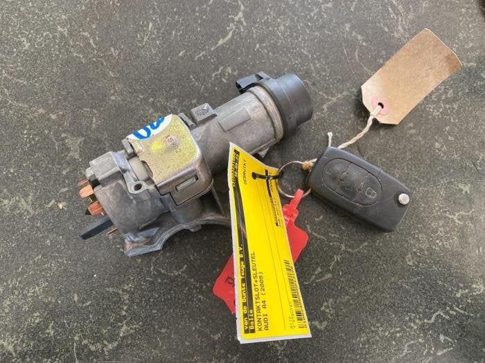 Kontaktslot + Sleutel van een Audi A4, Gebruikt, -, -, Audi