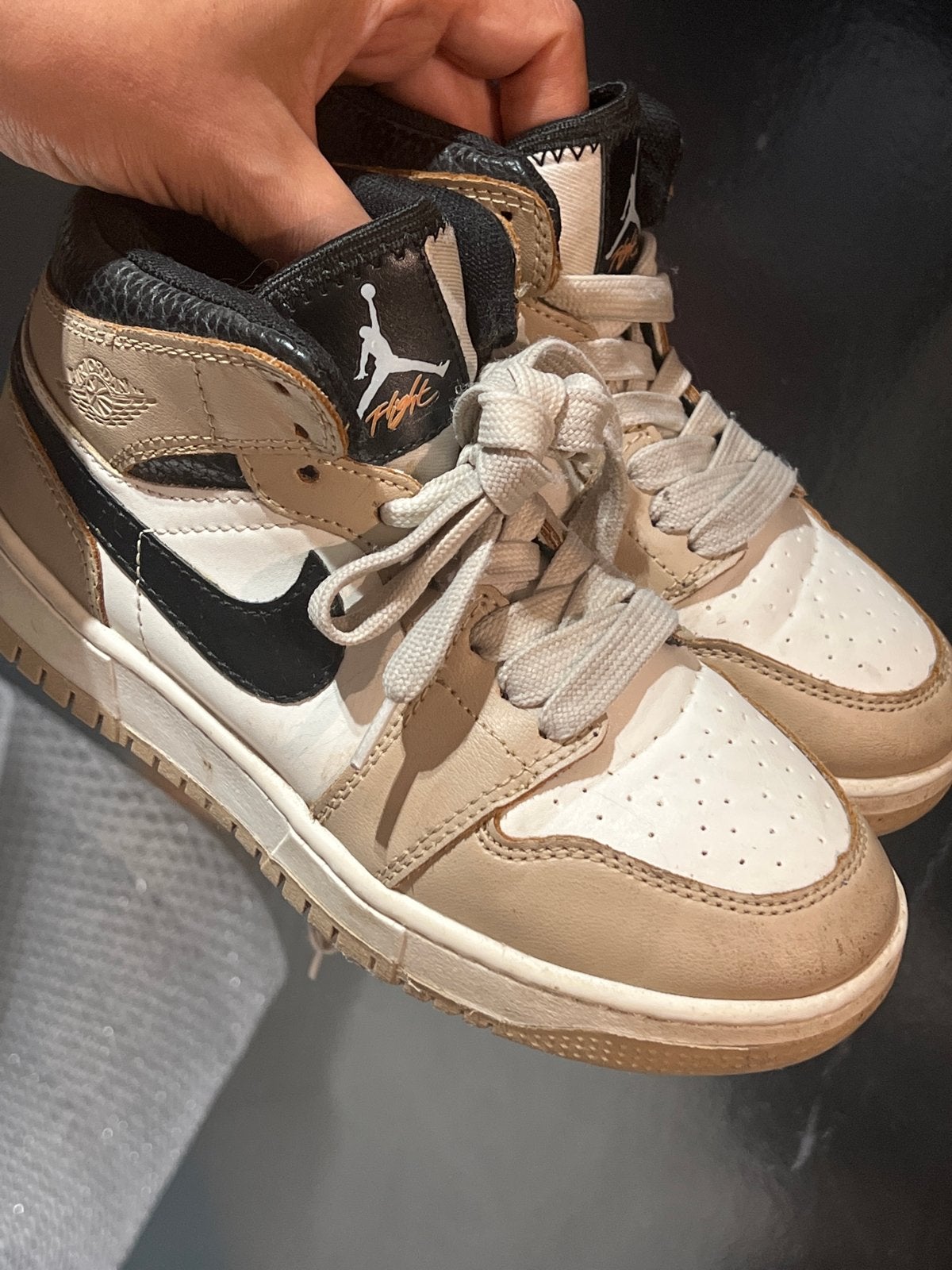 Jordan 1 Mid Beige Zwart Maat 34, Ophalen of Verzenden, Gebruikt, Jongen of Meisje