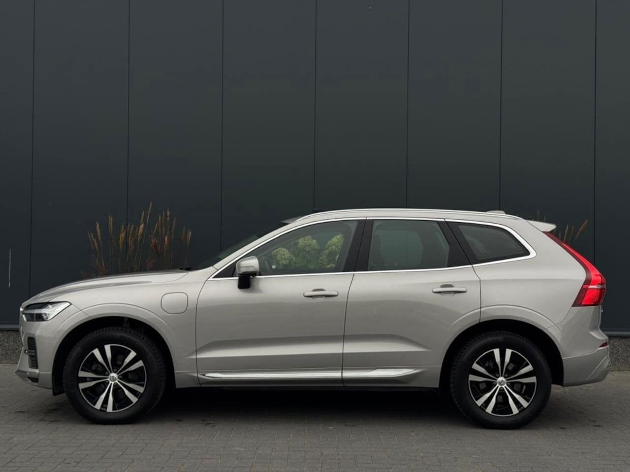 Volvo XC60 2.0 T6 Recharge AWD Inscription | PANO | Carplay, Auto's, Automaat, Dealer onderhouden, Stof, Gebruikt