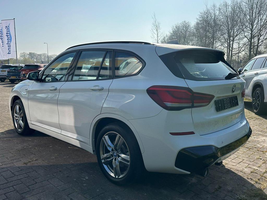 BMW X1 xDrive25e M Sport | M pakket | Afneembare Trekhaak |, Auto's, BMW, Gebruikt, Euro 6, Wit, Plug-in hybride