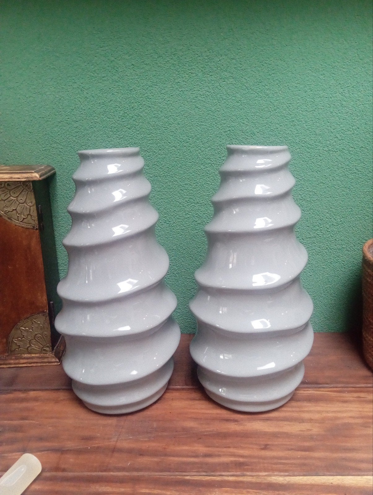 Set van 2 spiraalvormige vazen, 32 cm hoog, onbeschadigd, Antiek en Kunst, Ophalen