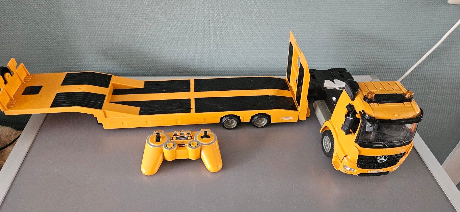 Jamara Mercedes-Benz Actros RC Vrachtwagen met Oplegger, Elektro, Ophalen of Verzenden, Zo goed als nieuw, Auto onroad