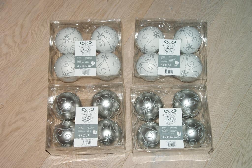 Te koop: 16x Kerstballen, zilver en wit met glitter, glas, Diversen, Kerst, Ophalen of Verzenden, Nieuw