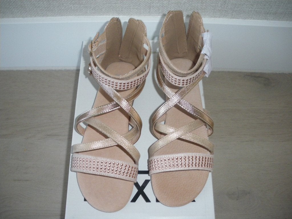 nieuw hele leuke zalm/beige sandalen mt 34 bull boxer, Ophalen of Verzenden, Nieuw, Meisje, Overige typen