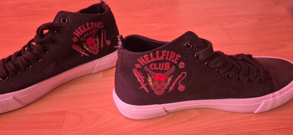 Stranger Things schoenen, Kleding | Dames, Zwart, Ophalen of Verzenden, Sneakers of Gympen, Gedragen