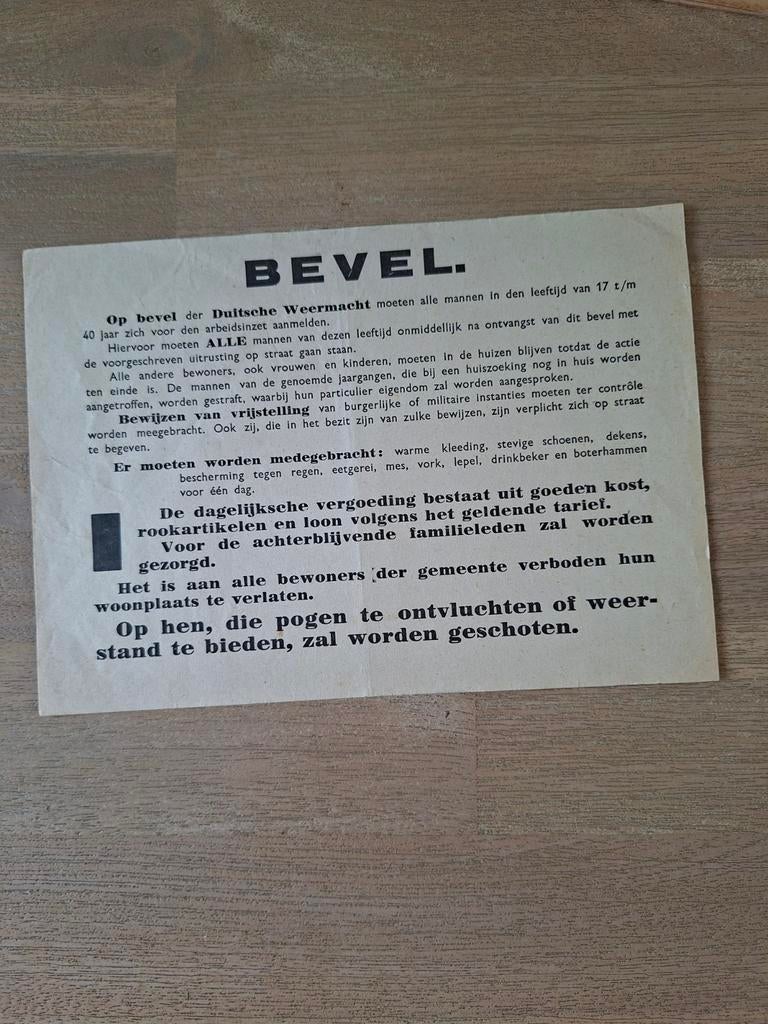 BEVEL., Ophalen