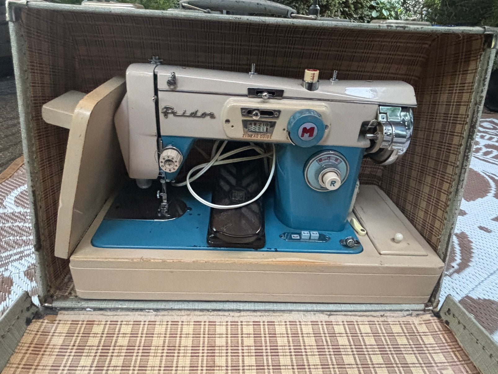 Phelon ZigZag naaimachine Werkend jaren 60, Ophalen