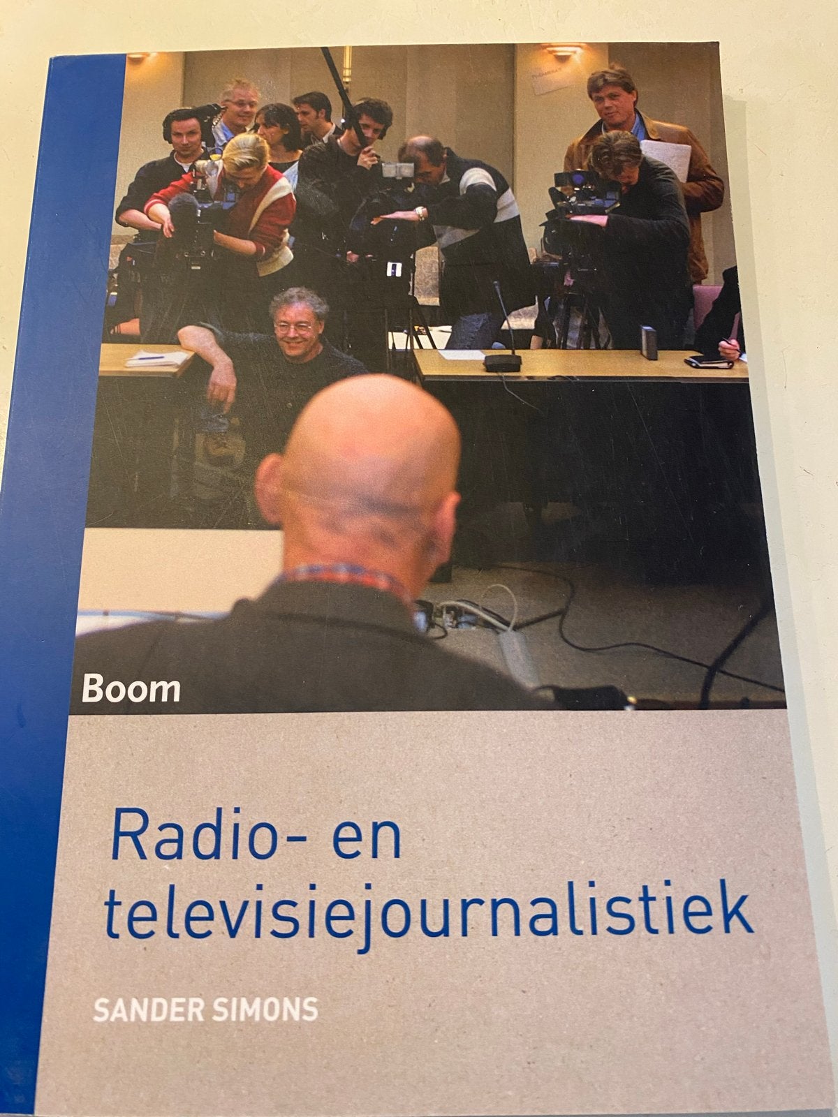 Radio- en televisiejournalistiek - Sander Simons, Ophalen of Verzenden, Gamma, Zo goed als nieuw, HBO