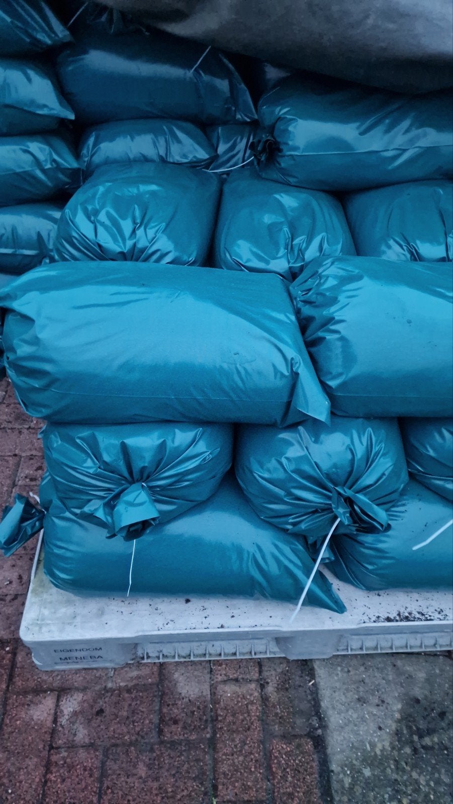 Veluwse gestoomde keurcompost in stevige zakken Te koop aang, Ophalen, Compost