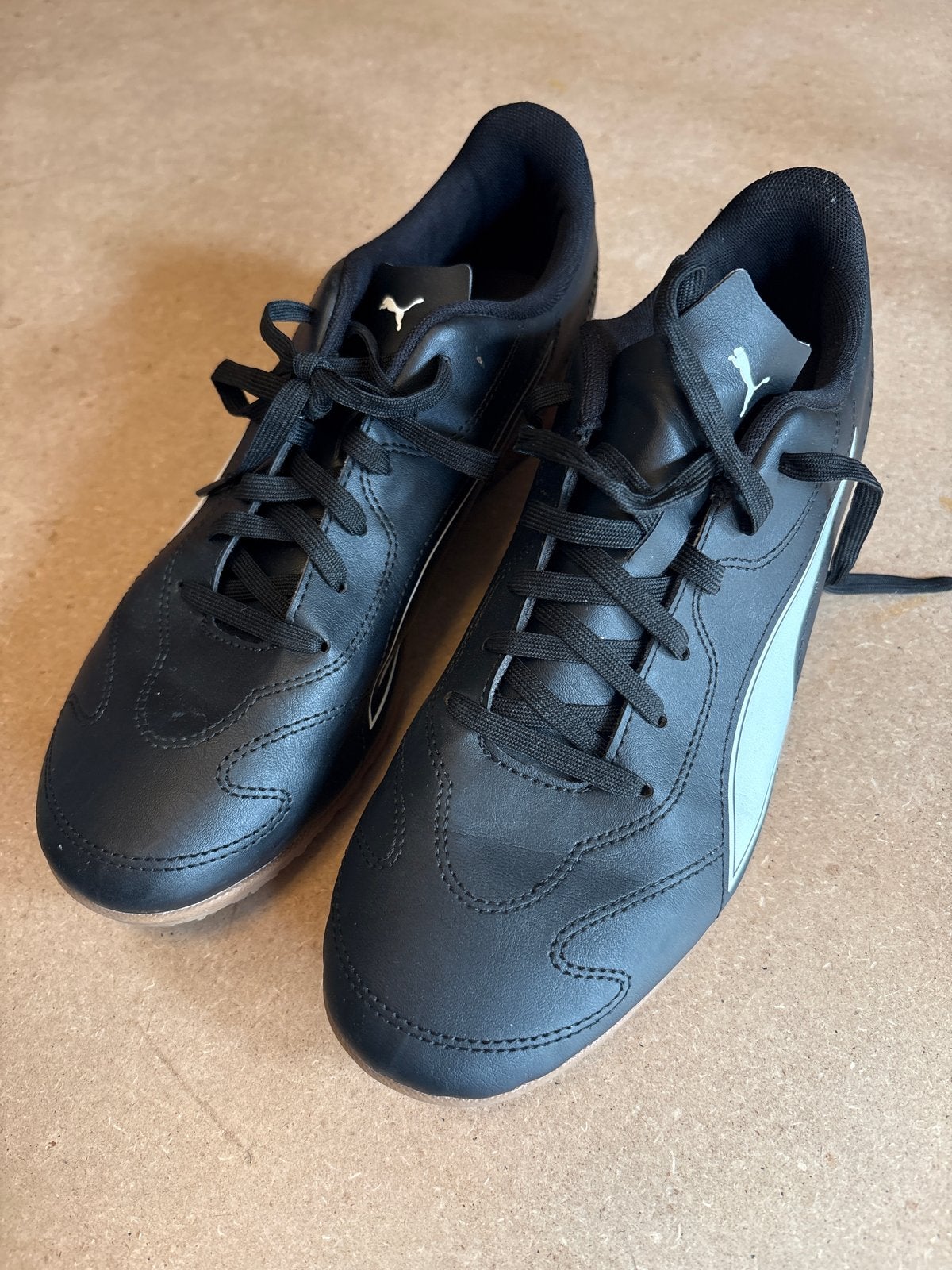 Puma zaalvoetbal / gymschoenen maat 43, Sport en Fitness, Schoenen, Maat L, Ophalen of Verzenden, Zo goed als nieuw
