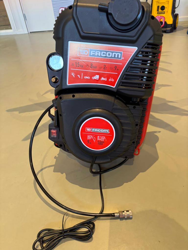 Nieuwe facom muur compressor met slangen haspel, Ophalen, Nieuw, Minder dan 200 liter/min, Olievrij