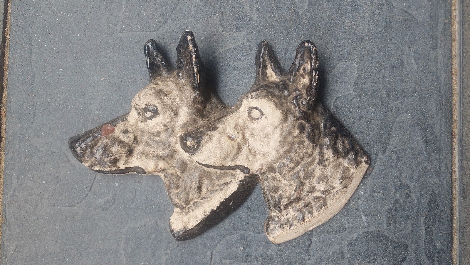 Gietijzeren herdershond hoofden,wand decoratie 26x17 cm, Ophalen of Verzenden, Dier