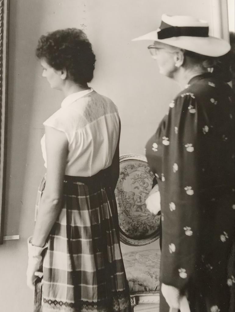 Persfoto Koningin Juliana Schilderij Jaren '70 18x24cm, Ophalen of Verzenden, 1960 tot 1980, Overige onderwerpen