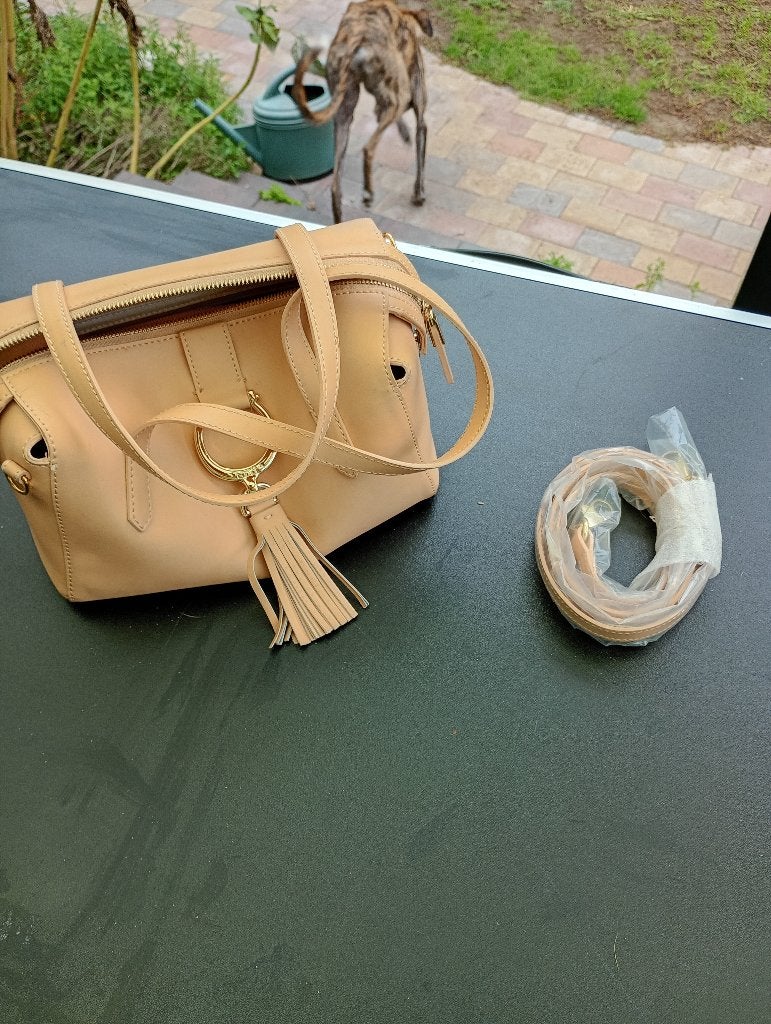 Stijlvolle beige handtas met kwastje en afneembare band, Ophalen of Verzenden, Zo goed als nieuw, Beige, Handtas