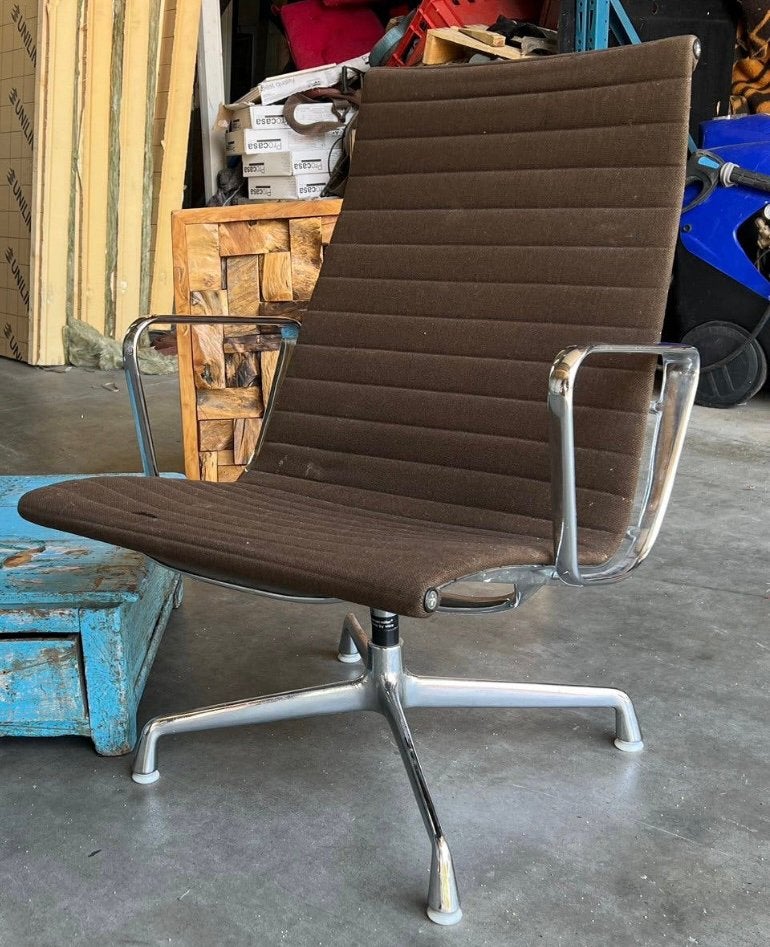 VITRA EAMES EA115 designerstoel origineel, Ophalen, Gebruikt, Bruin, Eames aliminium series