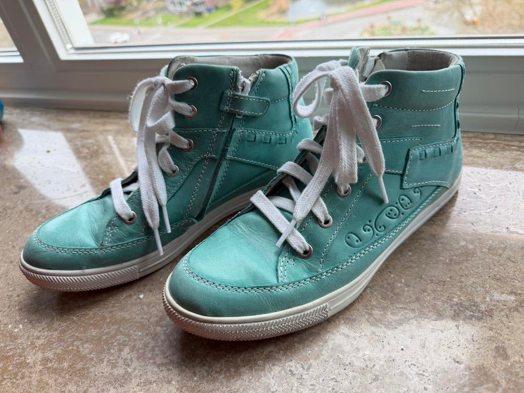 Turquoise gympen, leer, maat 39, Twins, Ophalen of Verzenden, Zo goed als nieuw, Blauw, Sneakers of Gympen