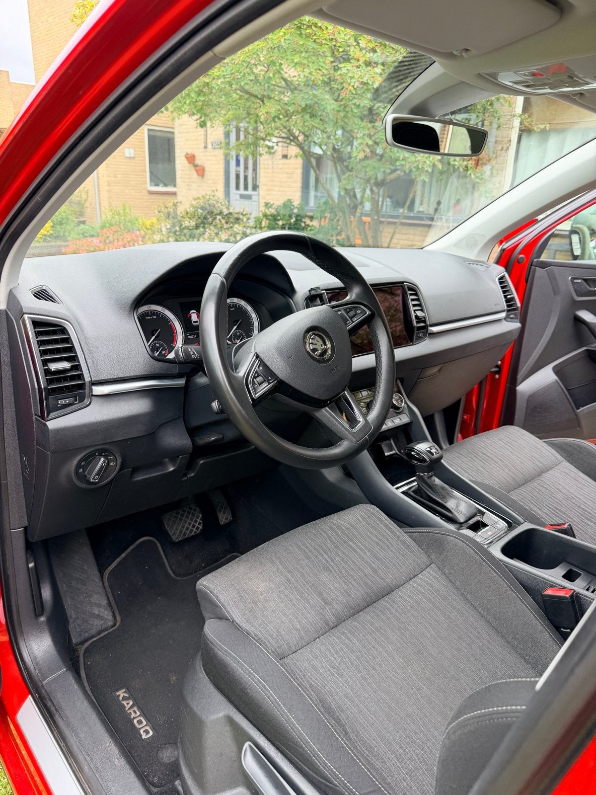 Skoda Karoq 1.0 TSI Greentech 115pk 2018 Rood -, Auto's, Voorwielaandrijving, 680 kg, 1261 kg, 1200 kg