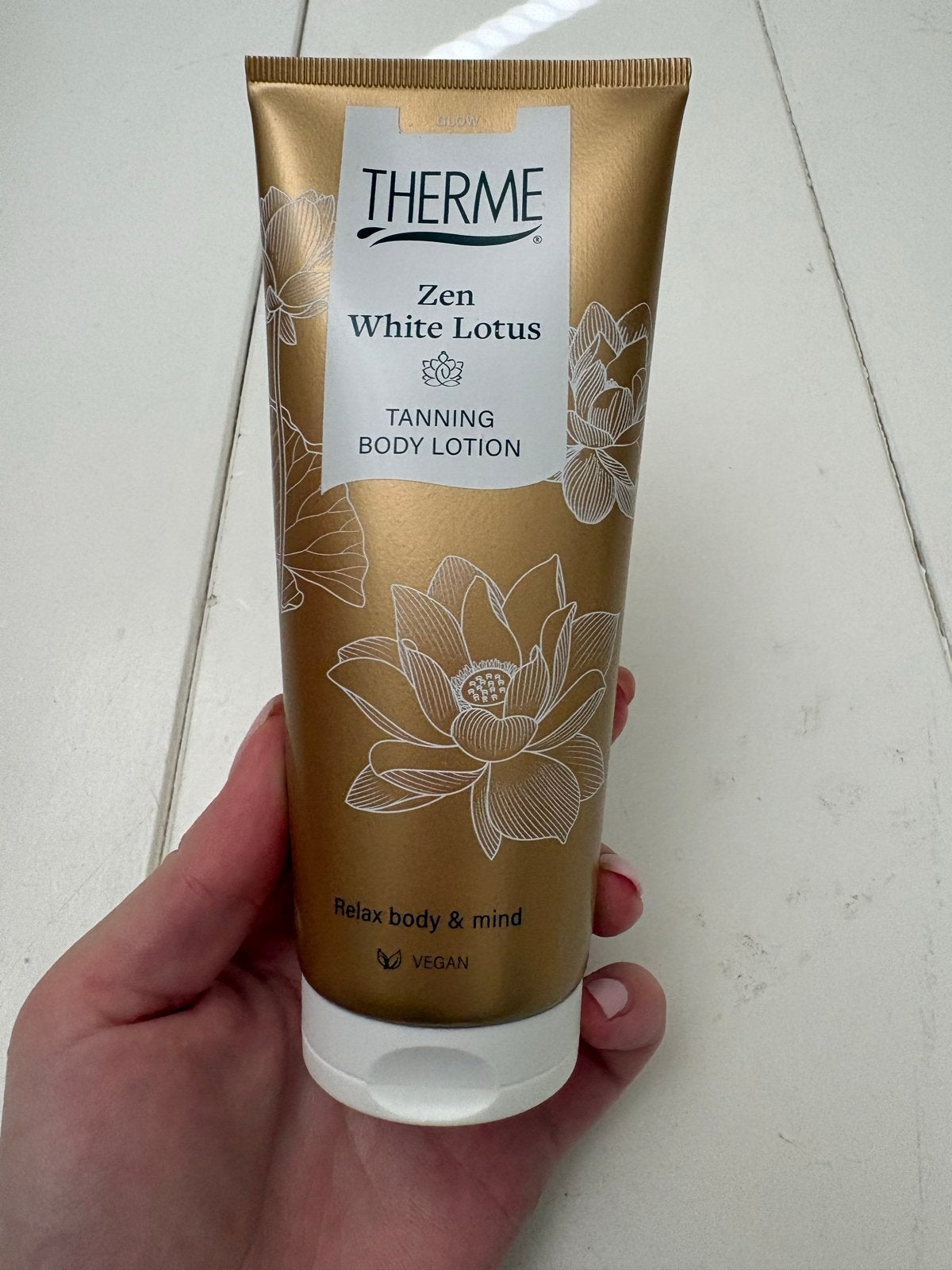 Therme Zen White Lotus Gradual Tanning Body Lotion, Ophalen of Verzenden, Nieuw, Bodylotion, Crème of Olie