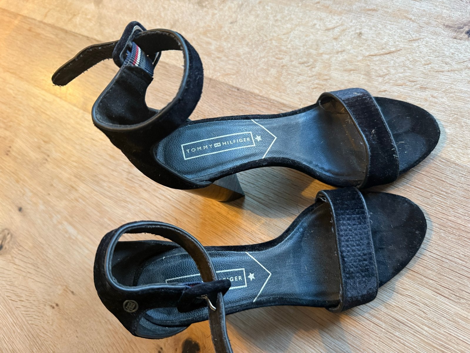 Tommy Hilfiger sandalen met hak, Zwart, Gedragen, Sandalen of Muiltjes, Ophalen of Verzenden