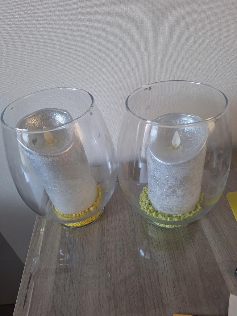 Set van 2 glazen vazen met LED kaarsen en decoratiesteentjes, Ophalen