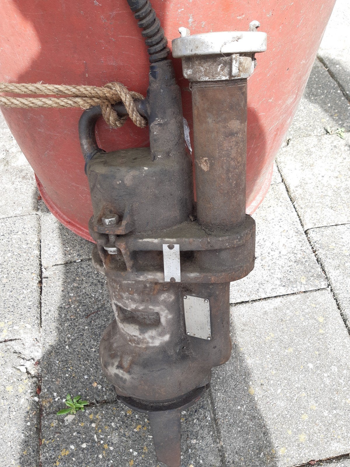 Robuuste Dompelpomp - Hinstol A2082-507-00-01, Tuin en Terras, Waterpompen, Gebruikt, Elektrisch, Dompelpomp, Ophalen