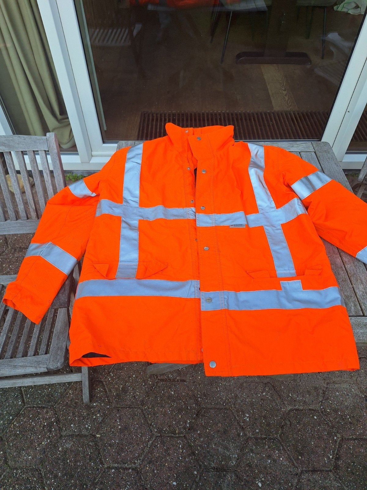 Goede veiligheidsjas, Ophalen