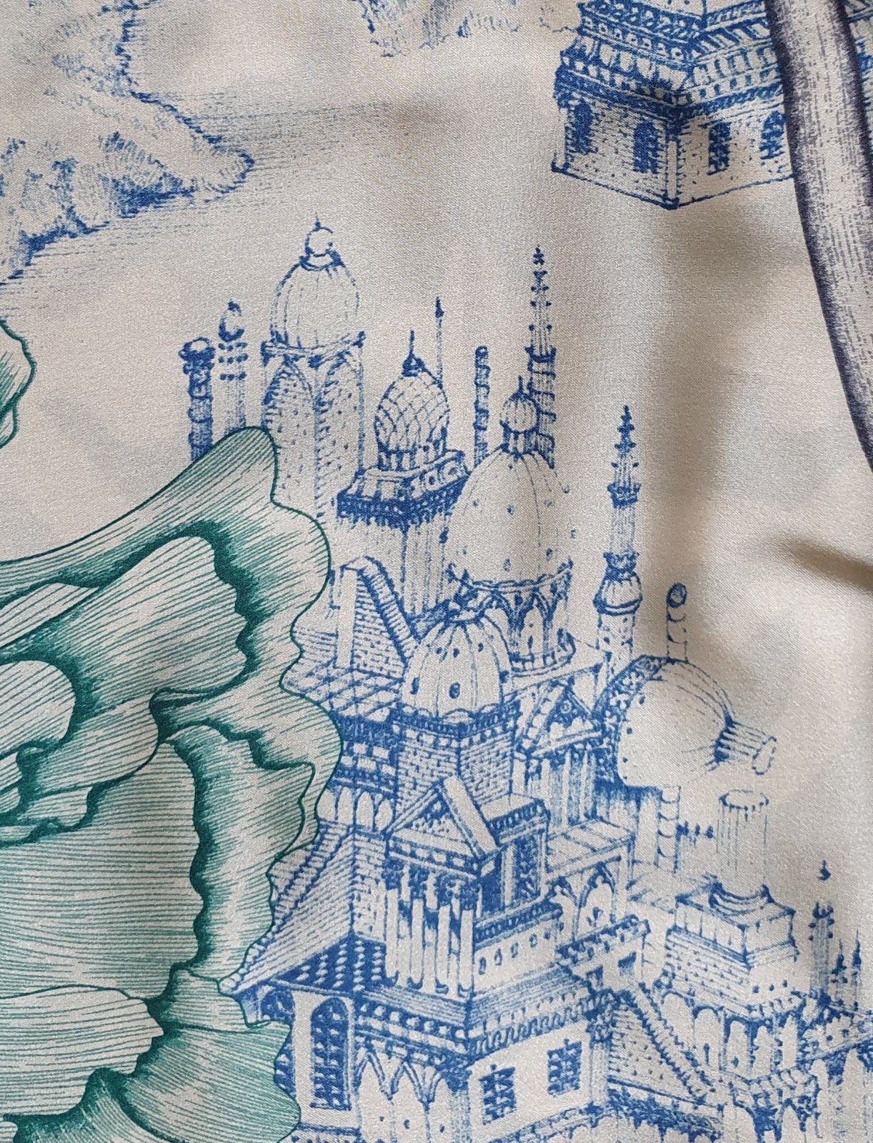 Zijden sjaal van Storey of Shanghai. Nieuw., Kleding | Dames, Story of Shanghai, Ophalen of Verzenden, Nieuw