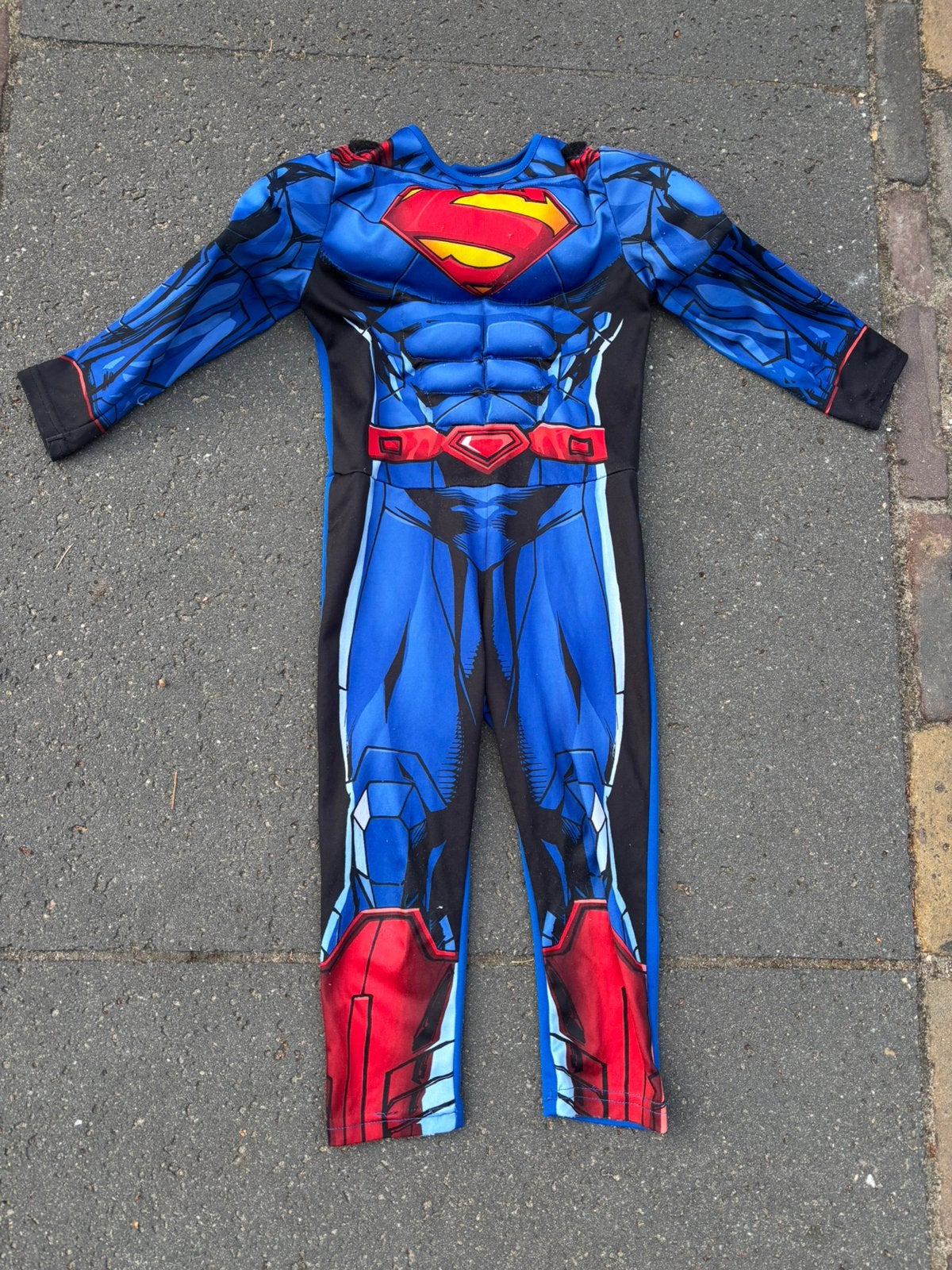 Superman pak maat 104 met cape en zachte borstvulling, Kinderen en Baby's, Carnavalskleding en Verkleedspullen, Ophalen of Verzenden