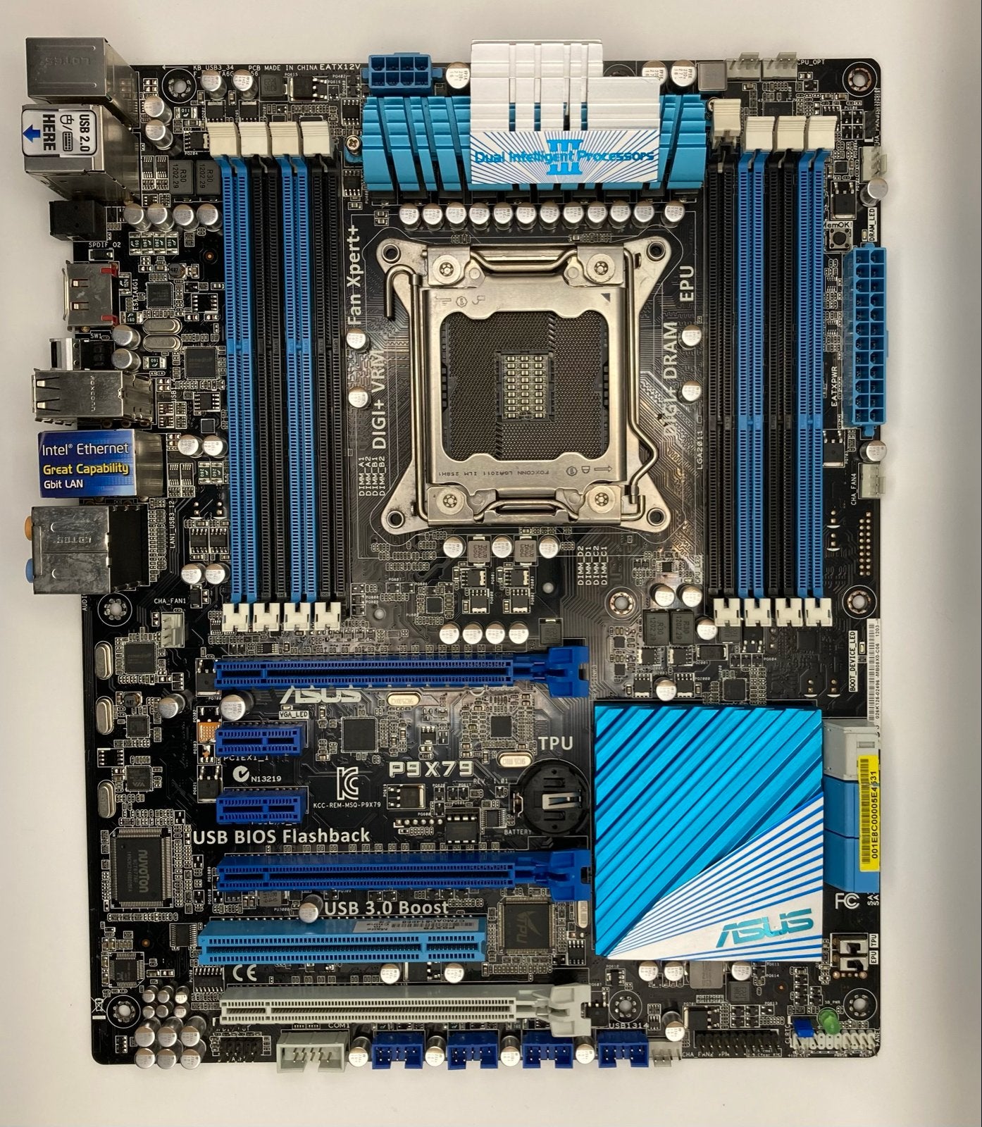 ASUS P9X79 LE Moederbord - DEFECT (VGA LED fout), Ophalen of Verzenden, Niet werkend, Intel, DDR3