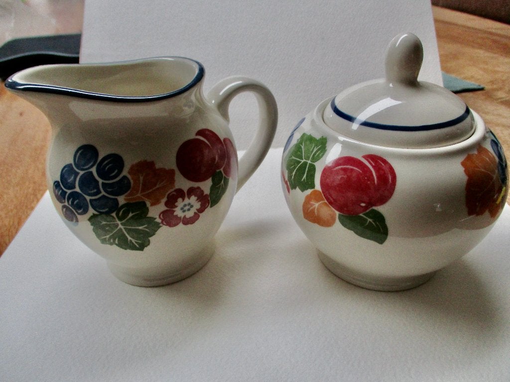 Suikerpotje en Melkkannetje CHIANTI Staffordshire England, Overige typen, Ophalen of Verzenden, Zo goed als nieuw, Overige stijlen