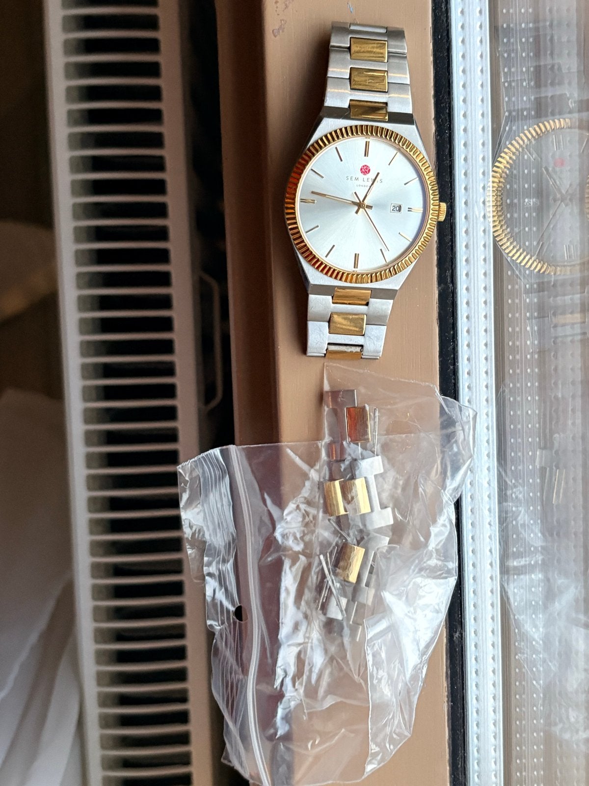 Sem Lewis horloge - Zilver/Goudkleurig met datum, Ophalen of Verzenden, Gebruikt, Jongen of Meisje