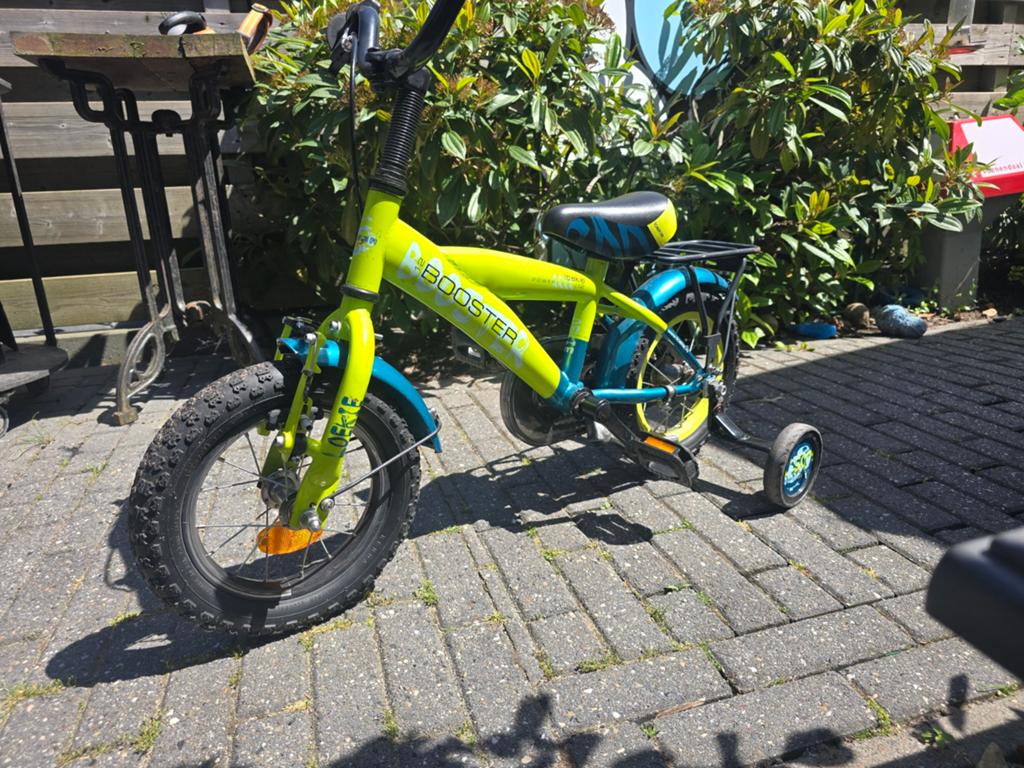 Leuke loekie booster fiets met zijwieltjes 12 inch 12 ", Ophalen of Verzenden, Gebruikt, Staal, Minder dan 16 inch