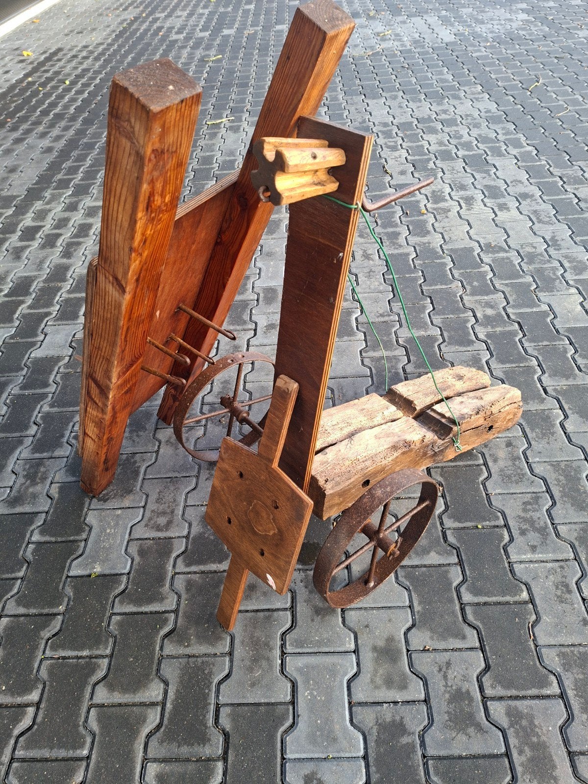 oude koorden touw draaier, Ophalen