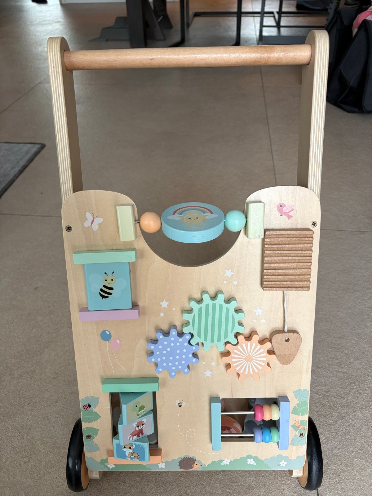 Houten Loopwagen met Activiteitenpaneel - Zo goed als nieuw, Kinderen en Baby's, Speelgoed | Houten speelgoed, Ophalen, Gebruikt