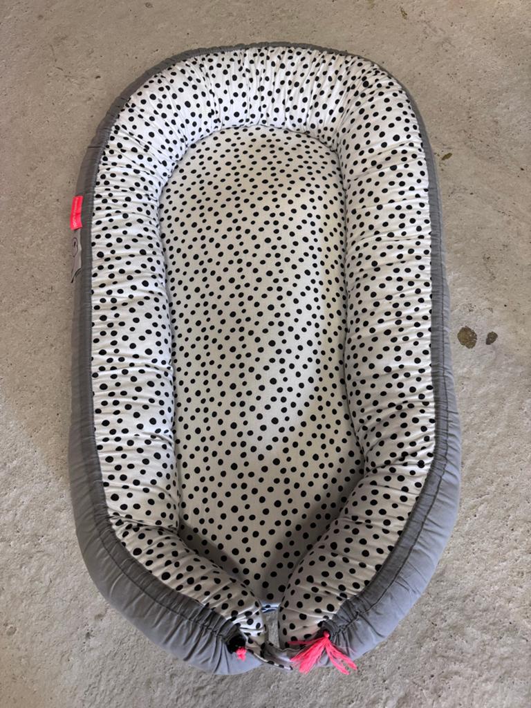 Done by Deer babynestje - Cozy stippen grijs/wit, Kinderen en Baby's, Babywiegjes en Ledikanten, Ophalen of Verzenden, Gebruikt