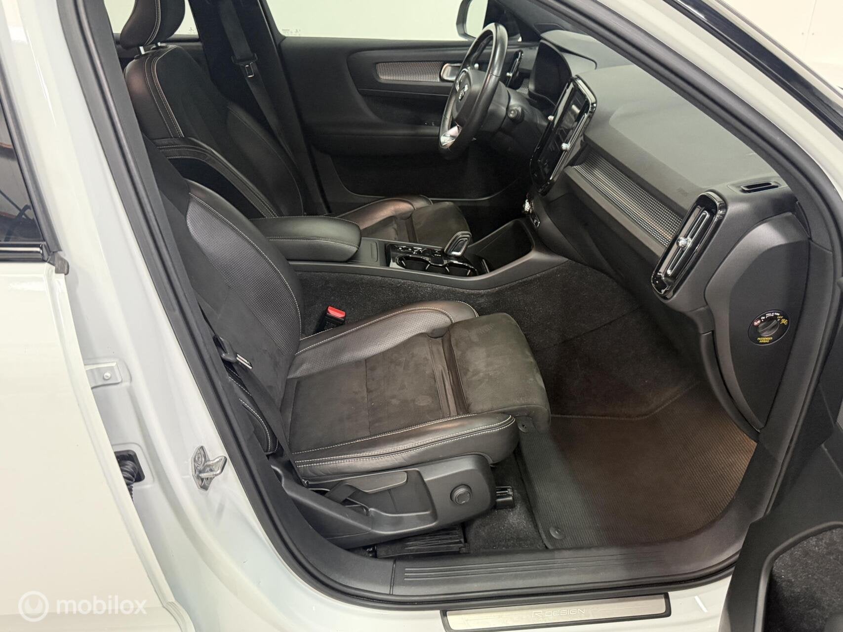Foto 8 van Volvo XC40 2.0 T4 AWD R-Design AUTOMAAT / CARPLAY