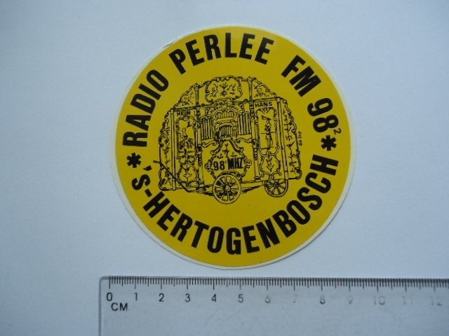 sticker oud RADIO piraat PERLEE draaiorgel den bosch retro, Verzenden, Zo goed als nieuw, Bedrijf of Vereniging