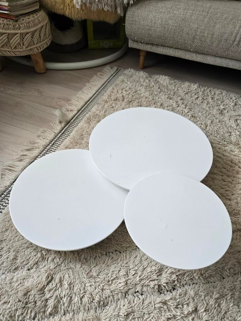 Bijzettafel Hedy Intratuin wit met houten poten, Huis en Inrichting, Tafels | Salontafels, Gebruikt, Minder dan 50 cm, 50 tot 100 cm
