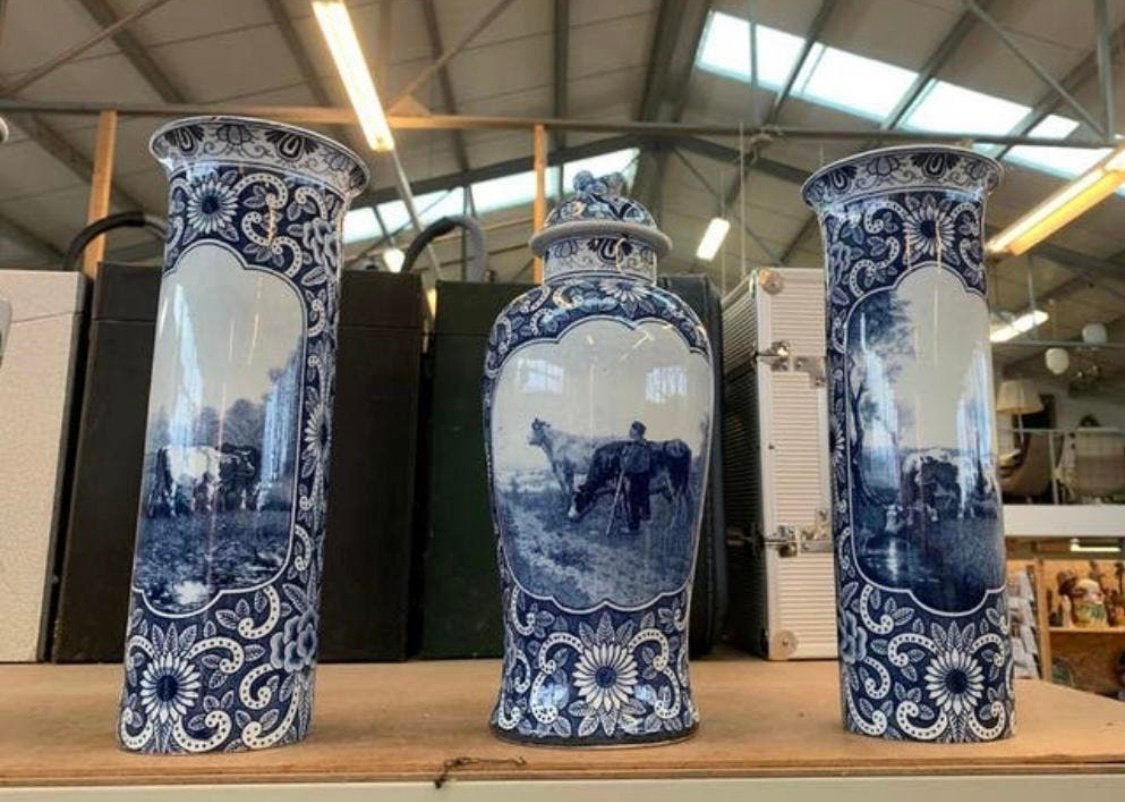 Delfts blauw kaststel bestaande colinder vazen en dekselpot., Antiek en Kunst, Antiek | Keramiek en Aardewerk, Ophalen of Verzenden