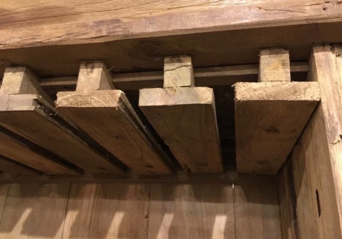 Wijnkast van massief hout met glasophanging, Ophalen, Gebruikt, 15 tot 25 flessen, 75 – 100