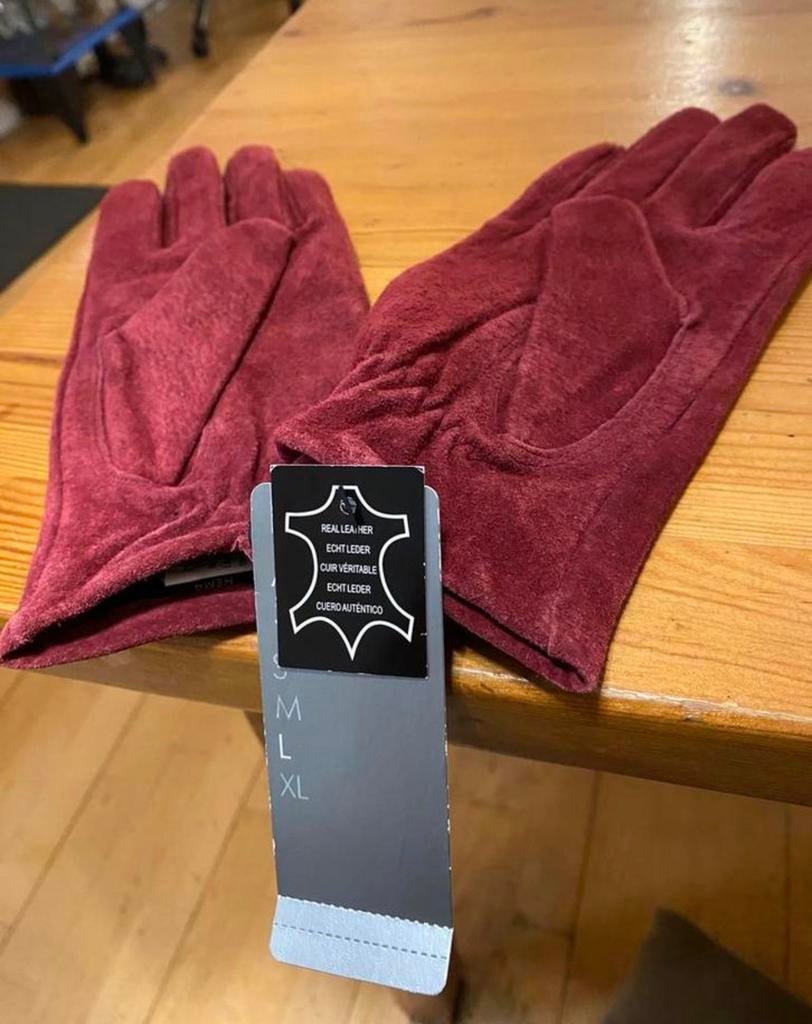 Suede Dameshandschoenen, Rood, nieuw in verpakking, Ophalen of Verzenden, Zo goed als nieuw, Maat 38/40 (M), Sjaal