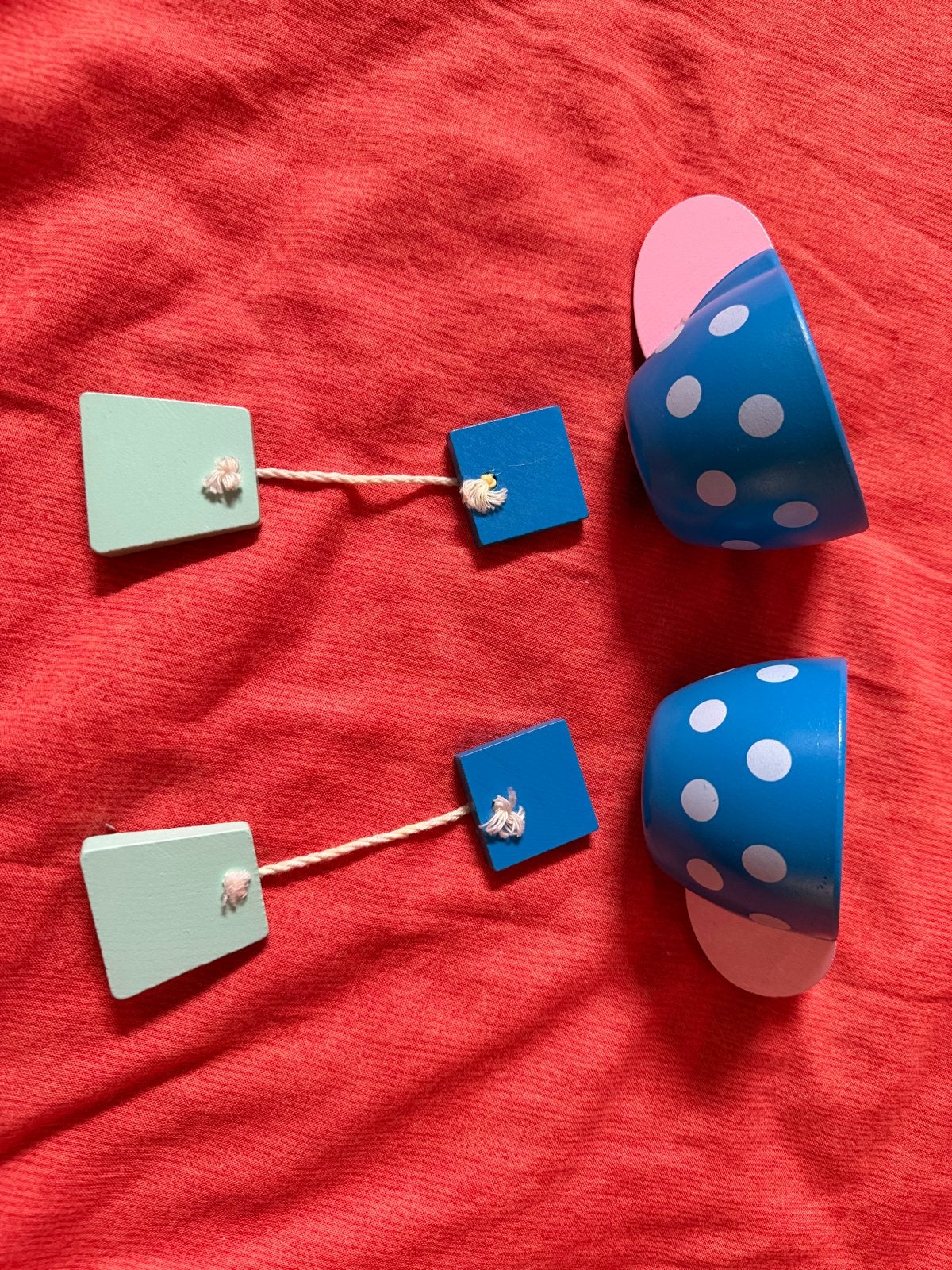 Houten kopjes en theezakjes voor kinderkeukentje, Ophalen of Verzenden, Gebruikt, Meubelstuk of Keukentje